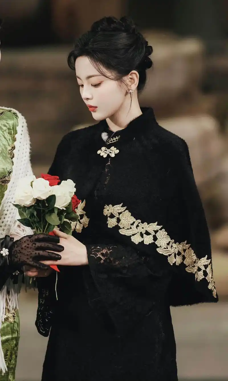 杨超越的气质一般人真比不了,穿简单的旗袍也似富家千金