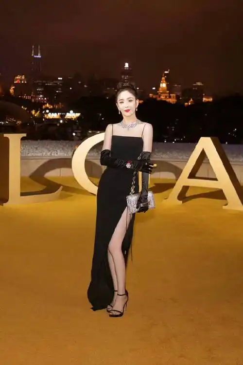 佟丽娅黑色吊带裙惊艳陈思诚如此美人怎舍得放手