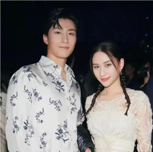 窦骁何超莲三年恋情波折,十亿聘礼传闻落空,疑似分手收场!