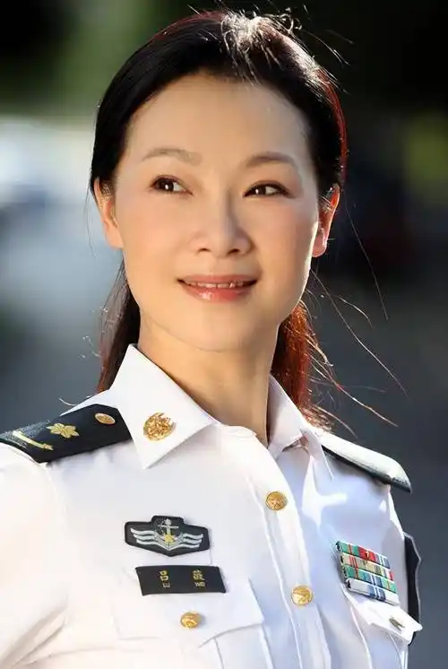 歌唱家吕薇:男友癌症离世,感情生活有遗憾,51岁婚姻状况成迷?