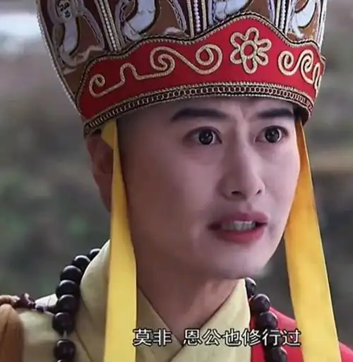 在《宝莲灯前传》中,某日杨戬打猎归途看到了地上金蝉子转世的唐三藏