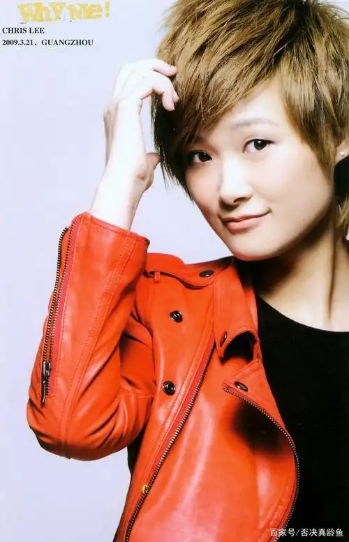 2005年,李宇春获得"超级女声"比赛全国总冠军.