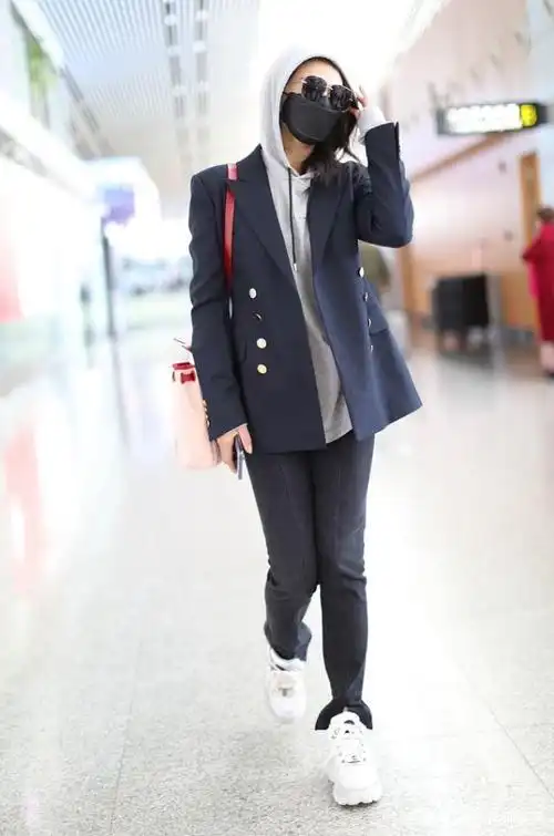 刘涛走路内八字视频,杨幂内八字怎么那么厉害