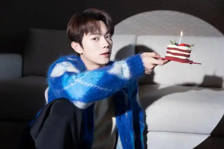 欢娱影视演员许凯最新生日写真释出