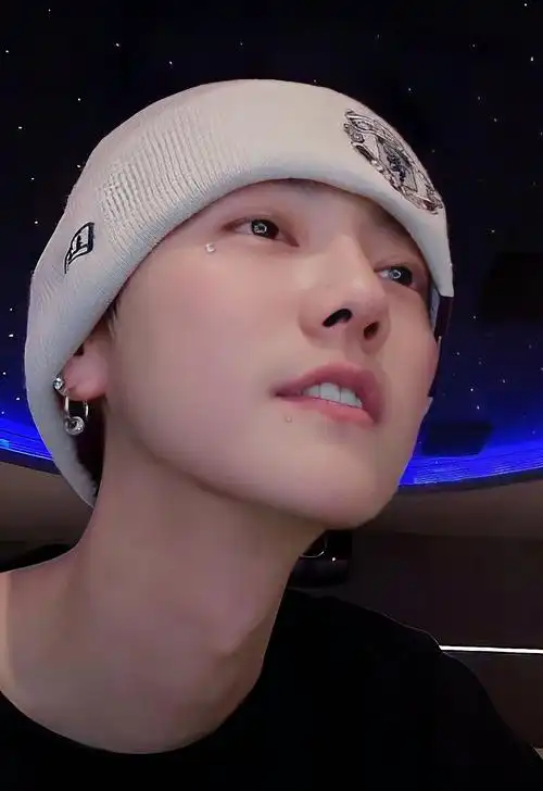 新闻241202鹿晗可爱照片分享粉丝大赞其萌