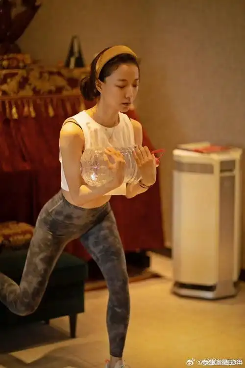 王珞丹9月的第一组健身照