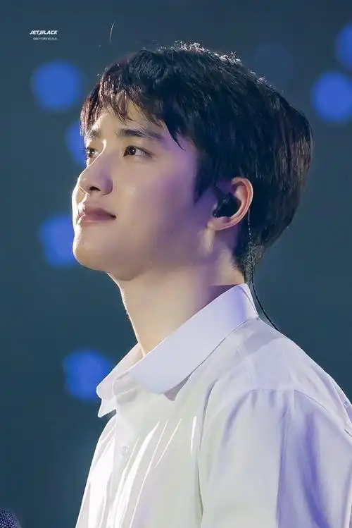 都暻秀严肃可爱