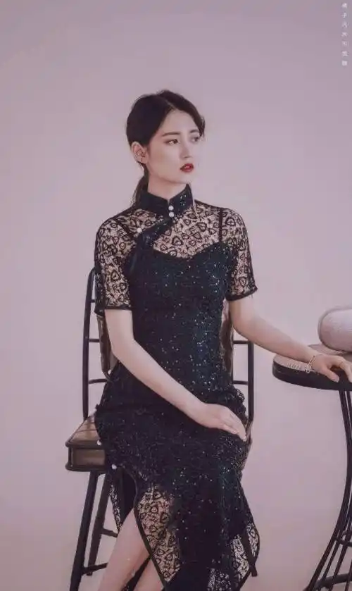 哪位女明星适合穿旗袍,吴谨言排第三,而她比迪丽热巴还养眼_宋轶_气质