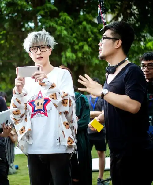 金立四摄手机与薛之谦齐亮相,四摄功能是主打