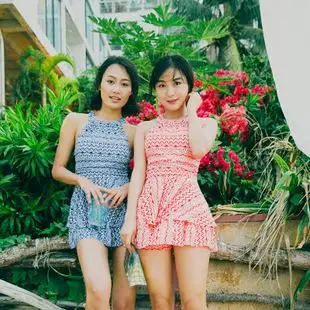 泳装裙式连体游泳衣