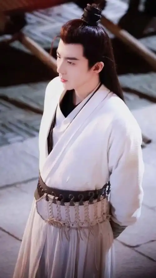 刘宇宁饰演的白愁飞,帅死我算了,风流倜傥英俊潇洒,白衣飘飘,哇塞,真