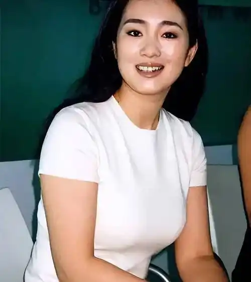 57岁巩俐胖到快200斤了,越老越丰满!