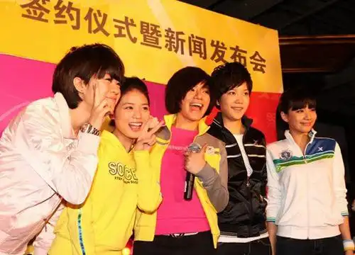 快女五强"入豪门" 江映蓉李霄云携手捞金(图)