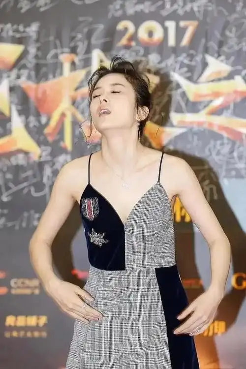 01:赵樱子但是看到下面这6位女明星一番精心打扮后却在红毯社死的尴尬