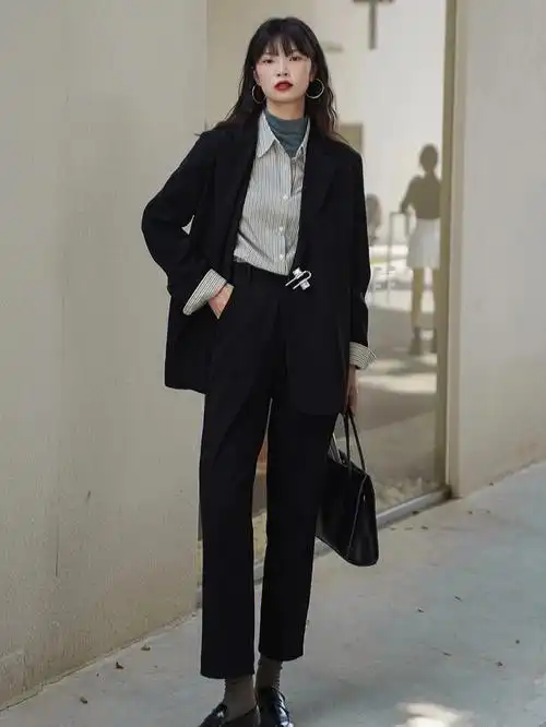 黑西装叠穿秋冬