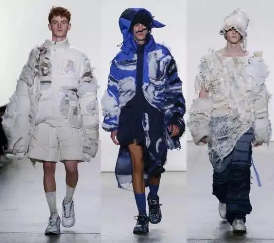 长满青苔的衣服卷纸堆叠的山丘流动感的空中编织循环喷射的气球是游