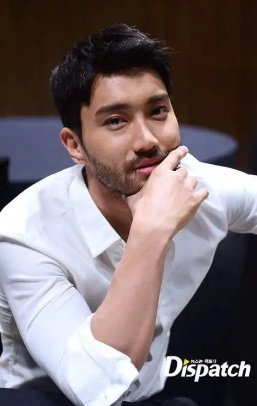 崔始源清爽地作别 "逗比记者离开了"