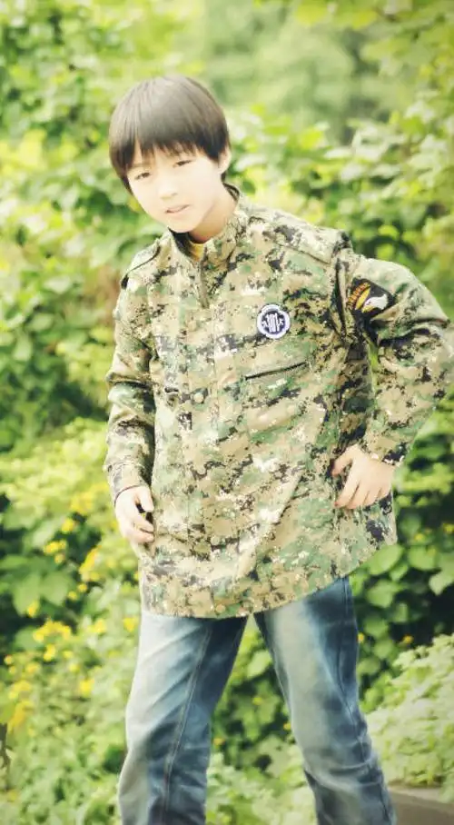 小小凯军装也是好好看呐tfboys王俊凯crlogo