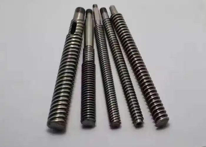 公司主产各种12-100梯形扣系列各种异型,热打成型螺栓,异型丝扣,丝杠