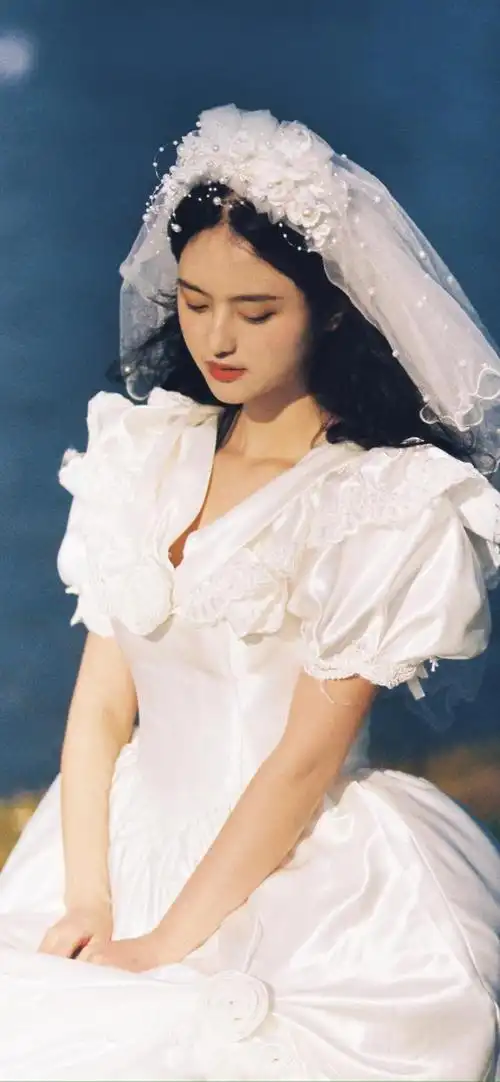 抖音最火壁纸图片女生