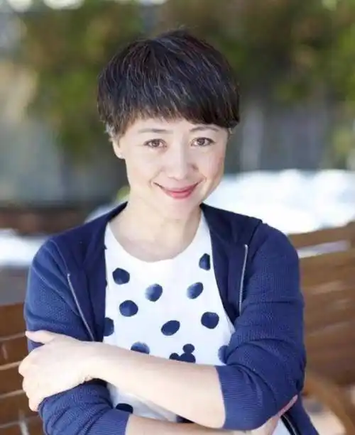 老戏骨任程伟一双雨鞋定情从初恋到婚纱20多年的感情让人羡慕