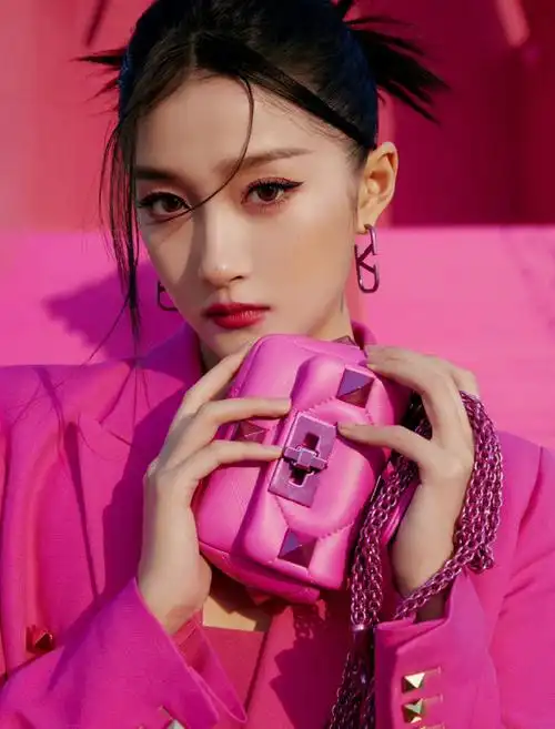 关晓彤粉色海岸大片