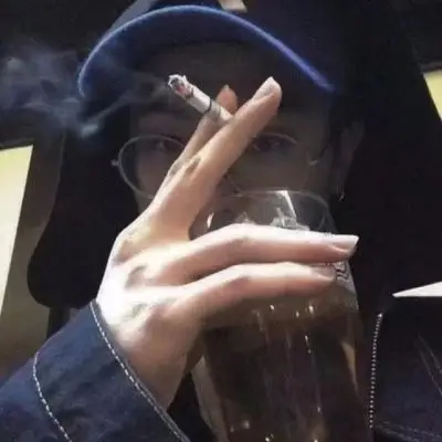抽烟头像男男生一个人抽烟寂寞伤感图片