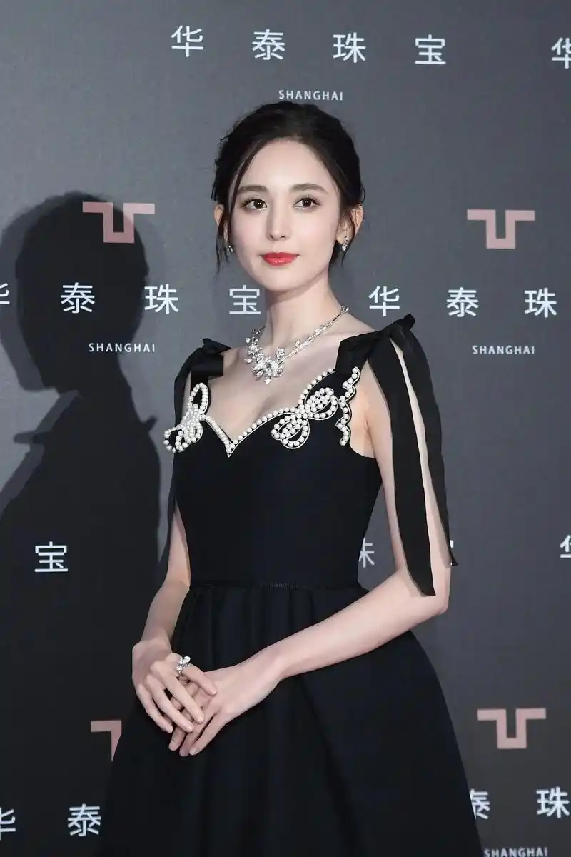 古力娜扎活动高清生图#神仙颜值 #美照来一波 #古力娜扎 - 抖音