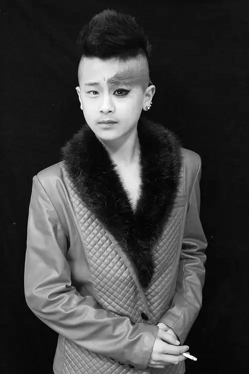 【潇洒帅健-a429】小帅梁傲 反串演员-02