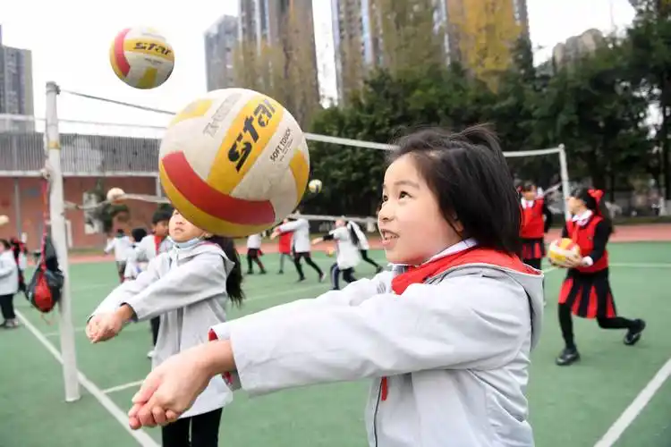 重庆:多姿多彩的校园体育课-搜狐大视野-搜狐新闻