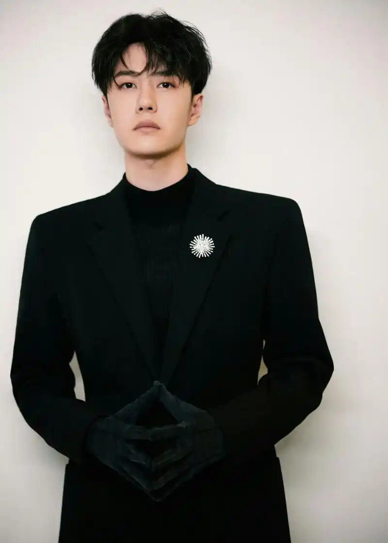 九月动态激励计划#  观众戏称王一博新剧《长风破浪》为《魏若来础贩