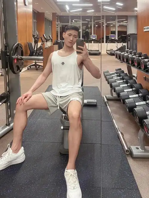 薄肌男孩  #腹肌  #马甲线  #男生灰裤子