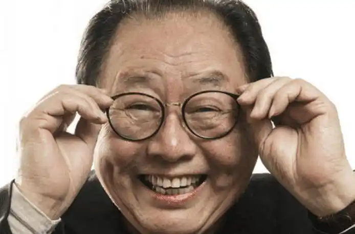 如今,"猪八戒"的扮演者马德华也已经75岁了,令人羡慕的是,现实生活中