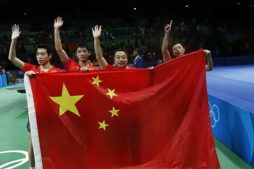 8月17日,中国队庆祝胜利.新华社记者沈伯韩摄