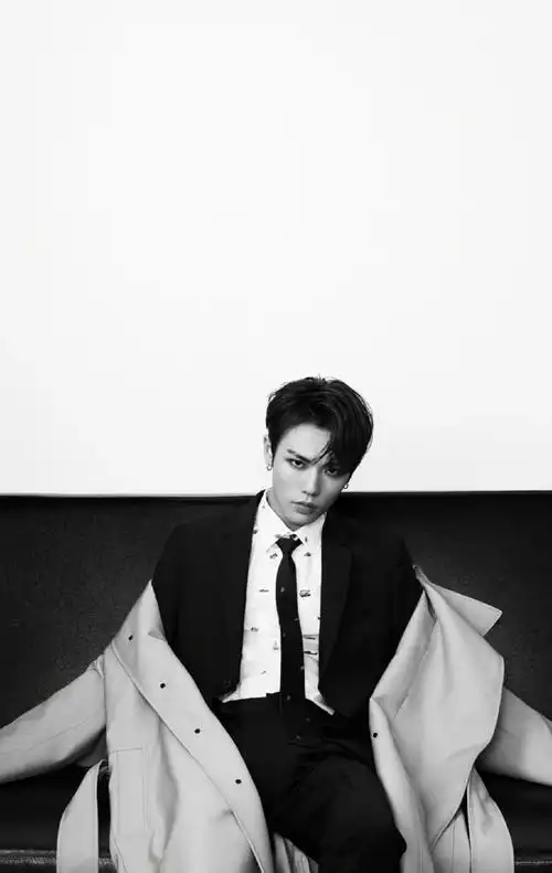 简介:林彦俊帅气撩人时尚写真大片,分享一组林彦俊图片给大家,图中的