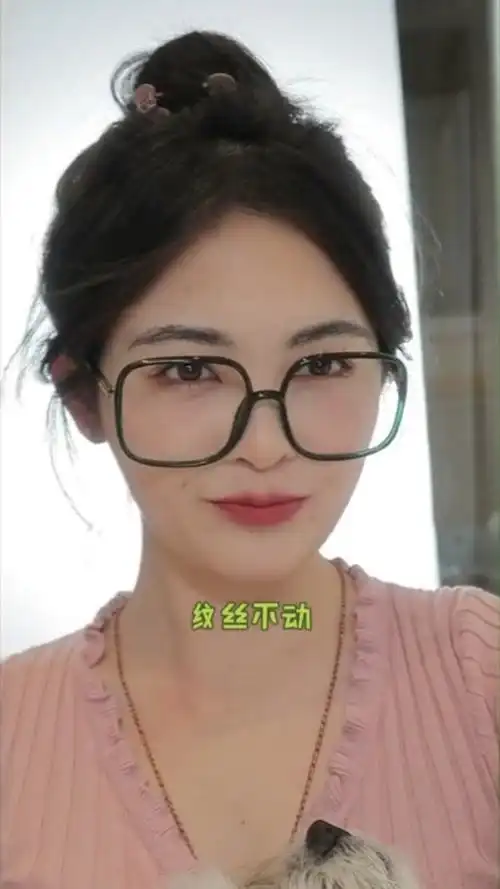 八字刘海戴眼镜就是要这样扎头发!#知识