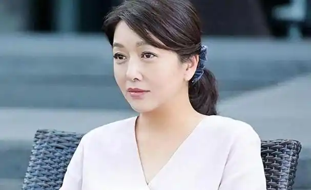 王志文,靳东都没娶到的江珊,为什么最后嫁给了平平无奇的他