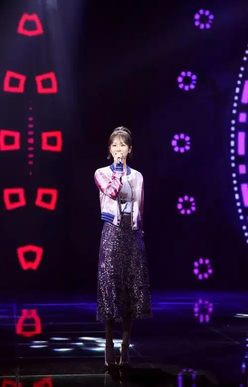 杨紫,央视春晚《为您服务》