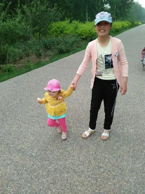 姐姐妹妹一起出去玩