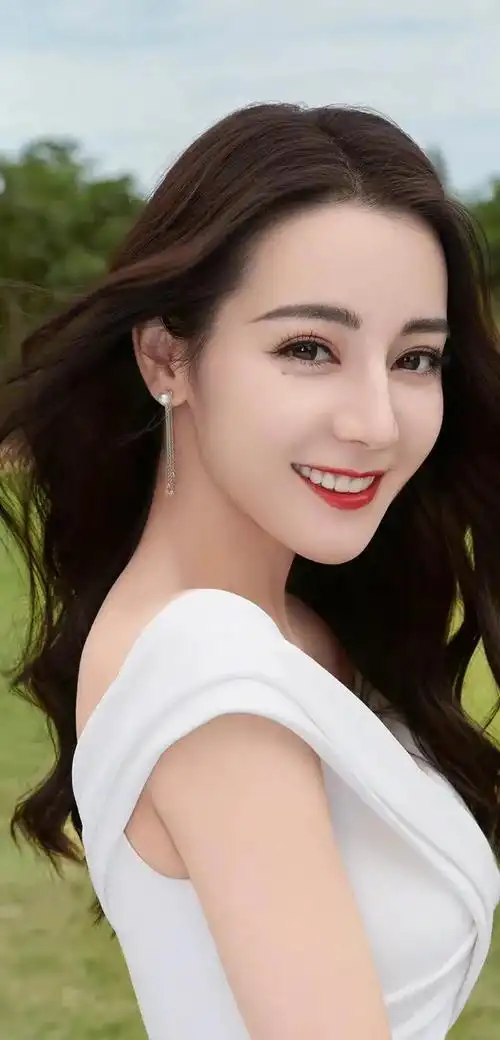 迪丽热巴旅拍代言写真壁纸专辑