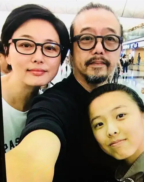 演员张延:嫁大5岁香港丈夫,婚后生一女,如今女儿比她还要更美