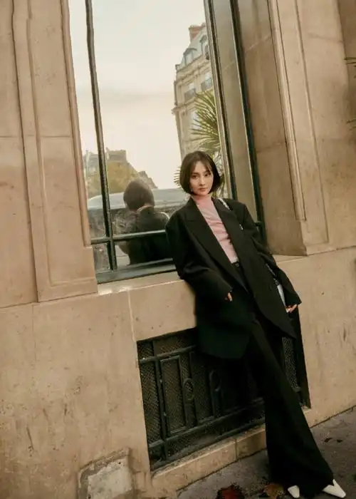 郑爽巴黎街拍郑爽巴黎街拍再现东方古典美