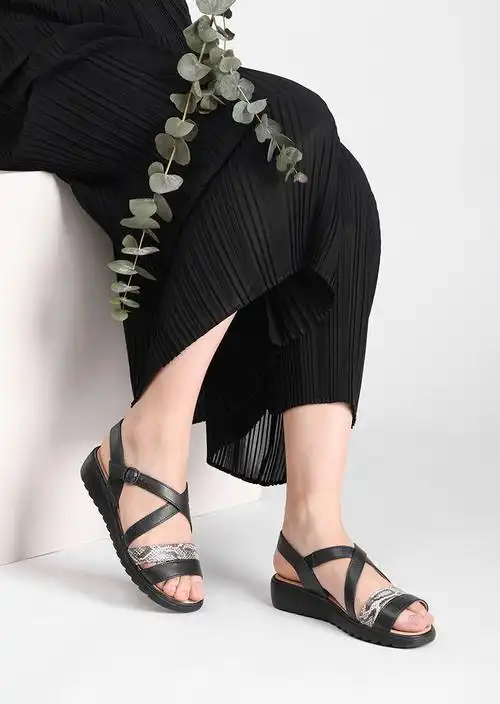 女轻便平底低跟一字带拉伸休闲防滑蛇皮露趾拖凉鞋bb5512黑色38女款