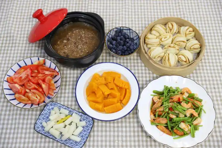 原创放假了,妈妈晒出孩子的早餐,丰盛可口,网友:一定是全职!