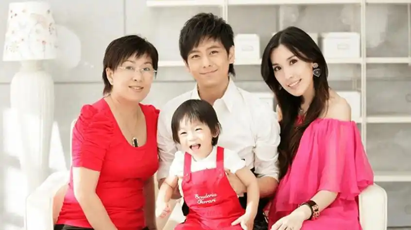 林志颖车祸后再度开赛车,身型消瘦大变样,妻子陈若仪陪伴在身边