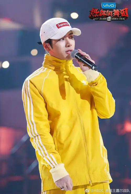 王嘉尔热血街舞团宣传片化身为狼扛起街舞大旗