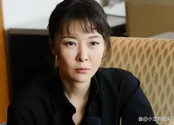 1999年,柯蓝参演了她的首部影视作品《相约2000年》.