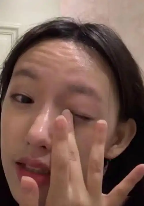 程潇在线"用油卸妆",看到她的素颜眉毛,网友:太实诚了_网易订阅