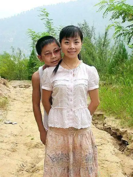 王二妮近照曝光,草根逆袭做了大官,王二妮的奢侈生活快赶上赵薇了!