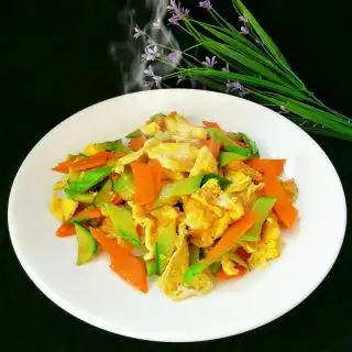 黄瓜胡萝卜炒鸡蛋
